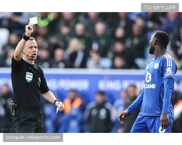 英超赛场新恋情助力争冠，情侣球员携手共进状态火热