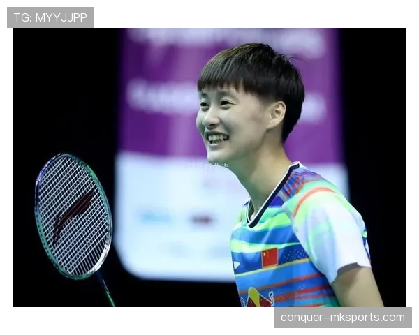 看到陈雨菲机场照我默默关了购物车——那包跟我年终奖在打架